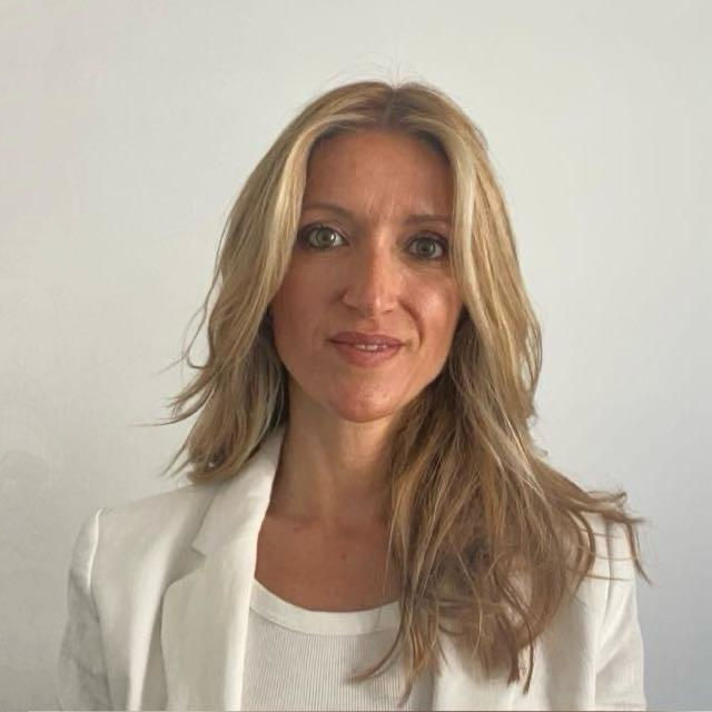 Dr. Chloë Fèvre